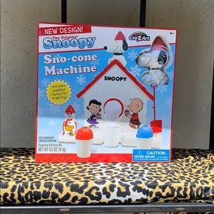 Snoopy snow cone machine. New in the box!!